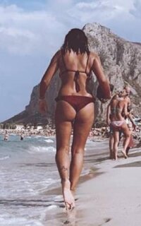 ASSbrazilianREDspiaggiaMORETTApiediNINAh7632.jpg