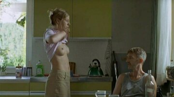 Jule_B__we_-_Gefangene__2006__3_-_nackt.avi_snapshot_00.13__2019.12.23_12.08.18_.jpg