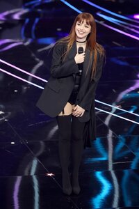 annalisa-sanremo-24-beauty-look-foto-news-65c2a4ae23700.jpg