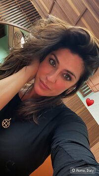 elisaisoardi_1736370710_41974879.jpg