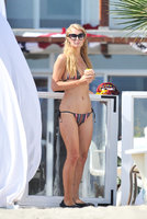 Paris_Hilton_Bikini_Candids_on_the_Beach_in_Malibu_July_6_2013_24.jpg