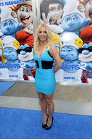 britney-spears-and-katy-perry-at-smurfs-2-premiere-in-los-angeles-6.jpg