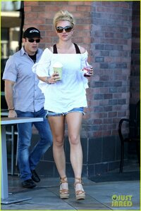 britney-spears-coffee-bean-cutie-07.jpg