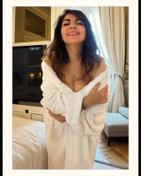 cristinadavenaofficial_1744042852_3605615234038905110_208597091.jpg
