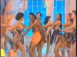 Beato tra le donne 2x06 con Paolo Bonolis - 03 agosto 1995 (1).mp4_snapshot_00.02.40_[2021.10...webp