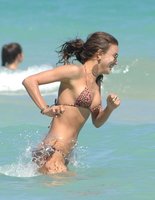 irina-shayk-bikini-perfetto-in-spiaggia-5.jpg