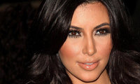 Kim-Kardashian-sfida-la-legge-di-gravita-al-David-Letterman-Show_h_partb.jpg