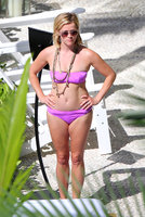 Reese Witherspoon Wearing a Bikini in Hawaii on January 5009.jpg