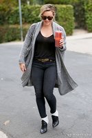 883958742_hilary_duff_pokies_out_and_about_in_la_03_122_171lo.jpg