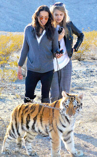 rs_634x1024-140120110936-634-Michelle-Rodriguez-Cara-Delevingne-JR-12014.jpg