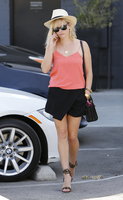 Reese_Witherspoon_Leaving_a_Hair_Salon_in_Beverly_Hills_May_1_2014_35-05022014153723u.jpg