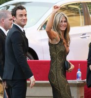 jennifer-aniston-arriving-at-the-21st-annual-sag-awards-in-los-angeles_14.jpg