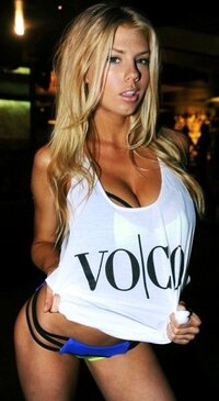 Charlotte McKinney (23).jpg