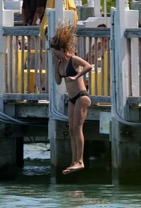 uma-thurman-wearing-a-bikini-in-miami-april-72015-x69-18.jpg