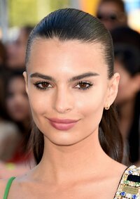 Emily Ratajkowski (24).jpg