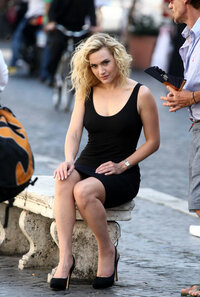 100721p3_winslet_b-gr_06.jpg