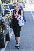 reese-witherspoon-out-amp-about-in-yoga-pants-in-la-2202016-8.jpg