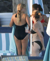 Reese-Witherspoon-in-Black-Swimsuit--11.jpg