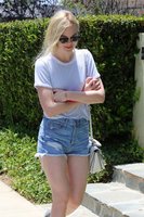 elle-fanning-in-daisy-dukes-out-and-about-in-studio-city_8.jpg