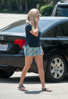 Reese-Witherspoon-in-Shorts--07.jpg