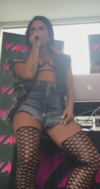 demi2.JPG