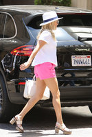 reese-witherspoon-out-amp-about-in-beverly-hills-july-13-24-pics-23.jpg