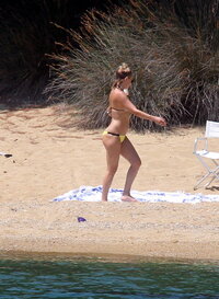 kate-hudson-bikini-candids-in-skiathos-island-july-24-32-pics-1.jpg