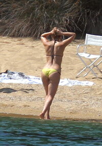kate-hudson-bikini-candids-in-skiathos-island-july-24-32-pics-8.jpg