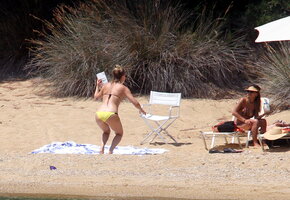 kate-hudson-bikini-candids-in-skiathos-island-july-24-32-pics-15.jpg