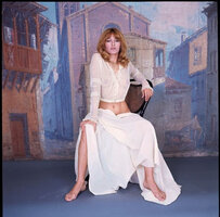 Nathalie-Delon-Feet-1632102.jpg
