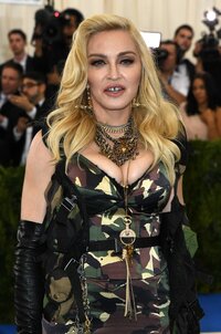 Madonna_Rei_Kawakubo_Comme_des_Garcons_Art_cdScFwzkSaFx.jpg