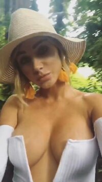 CelebsFlash.com_SJU_Nude_Priv_IG_082017__115_.jpg