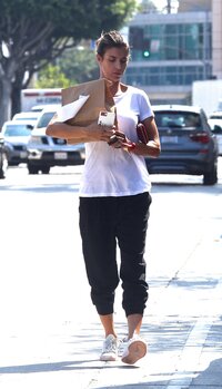 51711344_hqcelebcorner-5.jpg