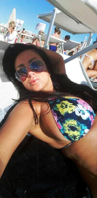 Marika-Fruscio-in-costume-al-mare.jpg