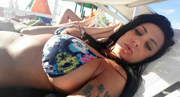 Marika-Fruscio-sexy-su-Facebook-in-vacanza-al-mare1.jpg