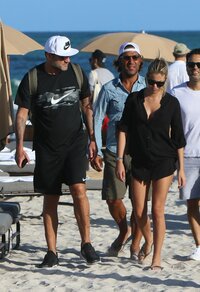 58572330_hqcelebcorner-11.jpg