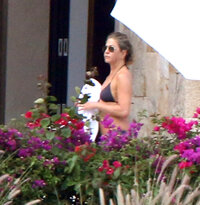 60335527_jennifer-aniston_29122017p_07.jpg