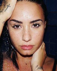 ddlovato___Bdx3jQ_lvWN___.jpg