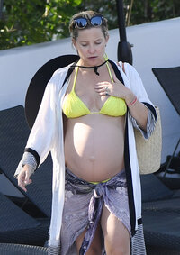 77239452_hqcelebcorner-23.jpg