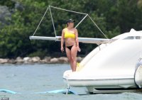 Britney-Spears--Bikini-candids-on-a-Yacht-in-Miami--19.jpg