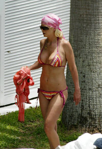 tara reid in bikini 13.jpg