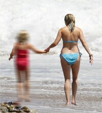 reese witherspoon in bikini 02.jpg
