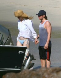 nicole kidman al mare 04.jpg