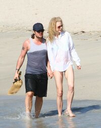 nicole kidman al mare 05.jpg