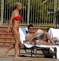 tara reid in bikini rosso 06.jpg