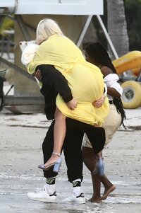 Rita-Ora-Upskirt-TheFappeningBlog.com-25.jpg