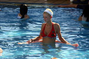 tara reid in bikini 14.jpg