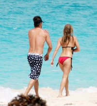 fergie in bikini rosso 21.jpg