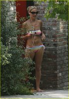 katherine heigl in bikini arcobaleno 03.jpg