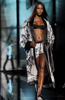 naomi campbell in moda 05.jpg